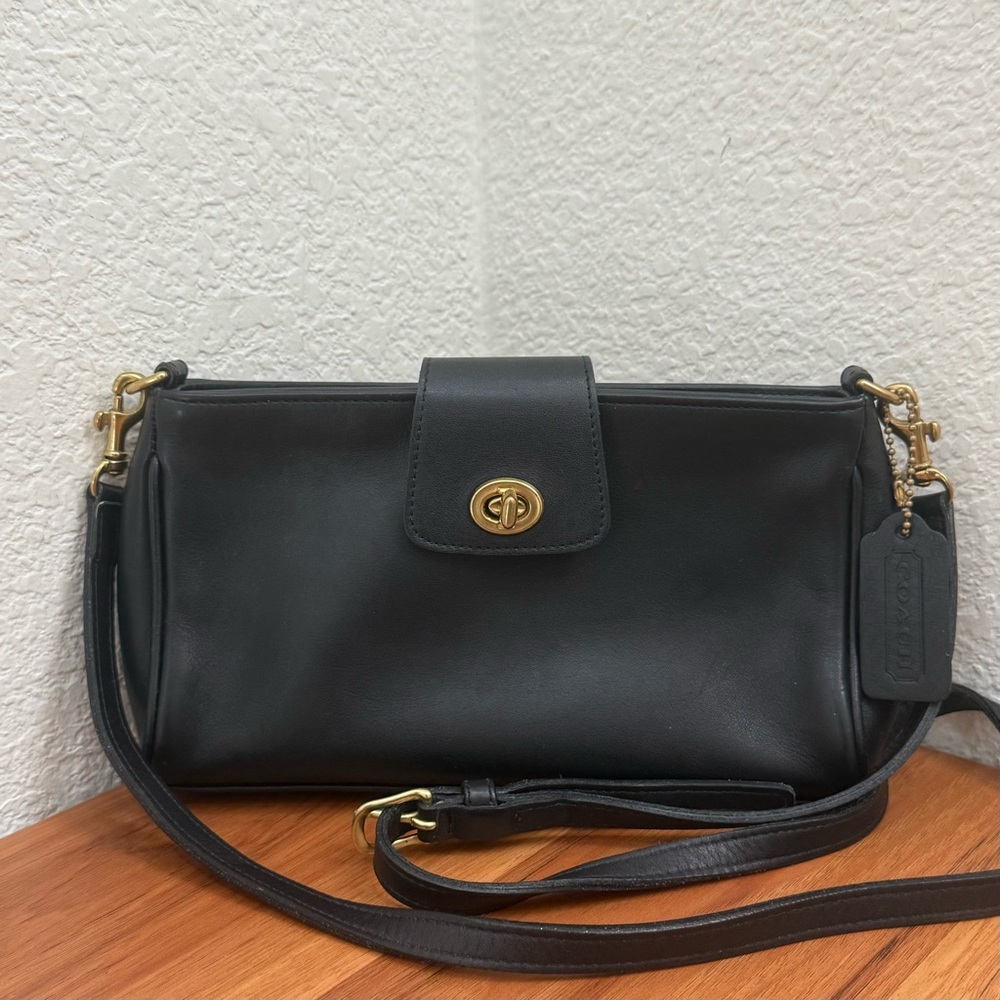 Vintage 90’s COACH 9154 Legacy Demi Turn Lock  Black Leather Small Crossbody Bag